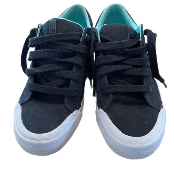 DC The skateboard sneaker, size women’s 11, mens 9. Excellent condition. - Picture 1 of 5